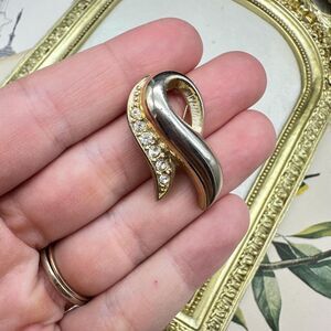 Vintage Jewelry Gold Tone Brooch with Rhinestones Pin